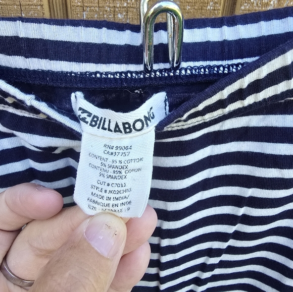 Billabong Blue And White Striped Skirt With Slit Size Small - Picture 2 of 4